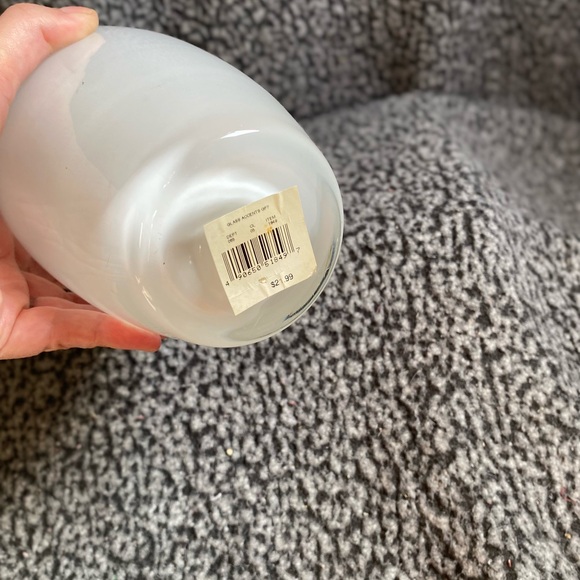 Elegant White Glass Vase - Picture 2 of 6